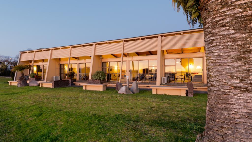 Oasis Beach Motel Taupo Exterior photo